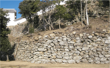Nozura-zumi (Piled Stone Wall)